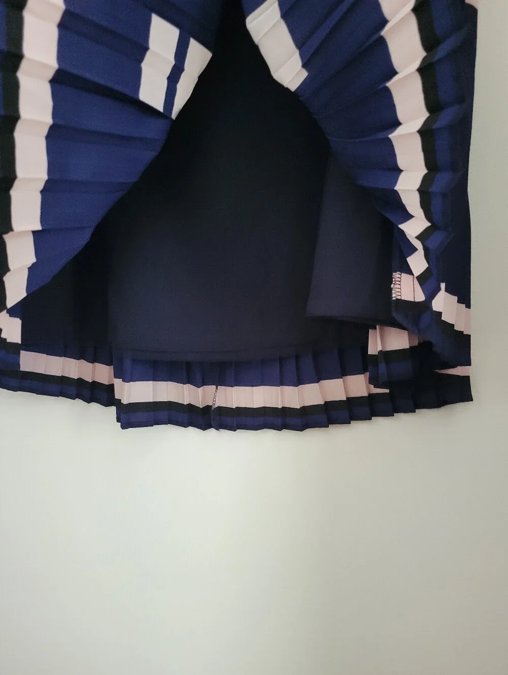Banana Republic Women's Mid Skirt - Size 6 - Pleated Flare Red White Blue Stripe